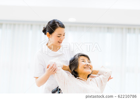 Hospital / nursing care 62210786