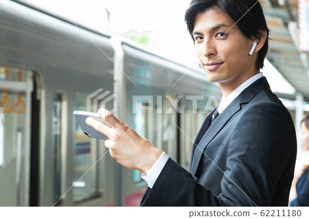 Commuter male train station businessman shooting cooperation: Keio Electric Railway Co., Ltd. 62211180