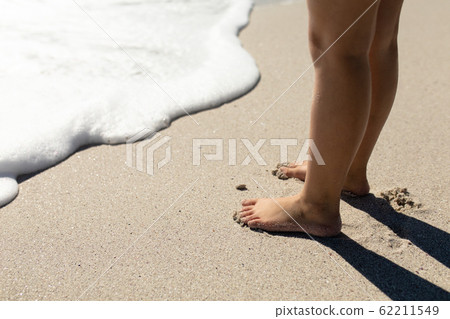 Girl feet at the beach 62211549
