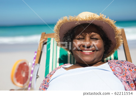 Old woman smiling at the beach 62211554