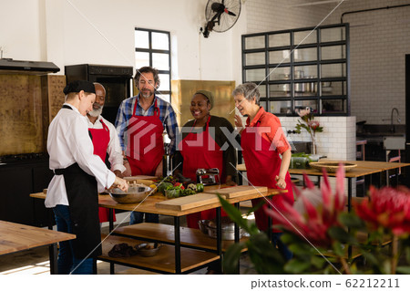 Chef explaining while cooking Chef explaining while cooking 62212211