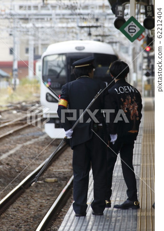 Get lost items at the station 62212404