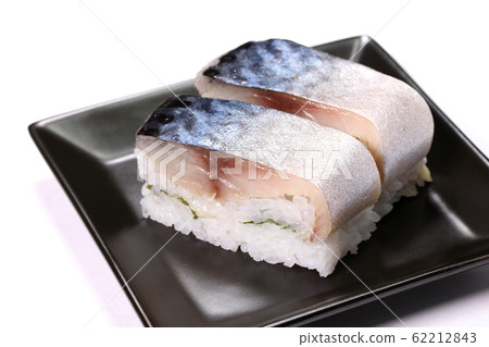 Mackerel sushi 62212843