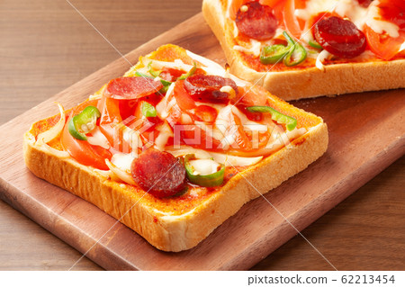 Pizza toast Pizza toast 62213454