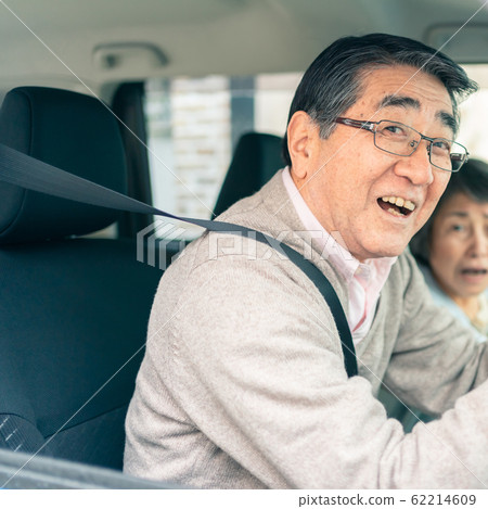 Elderly driver Elderly driver 62214609