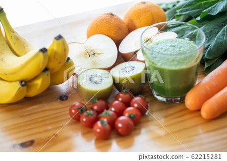 Smoothies, vegetables, fruits 62215281