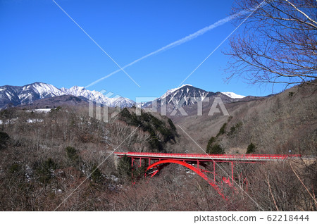 山梨縣冬季的東澤橋 62218444