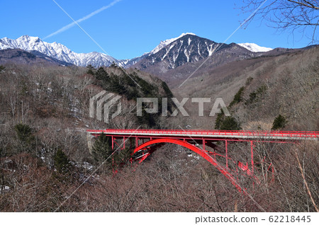山梨縣冬季的東澤橋 62218445