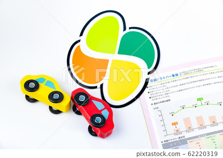 Elderly driving mark 62220319