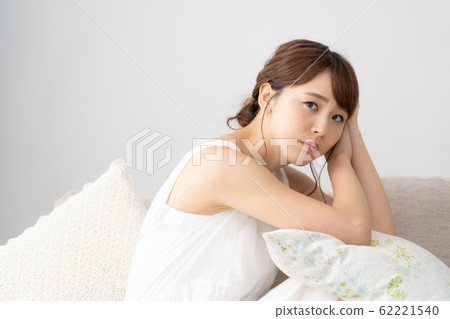 婦女白色連衣裙 婦女白色連衣裙 62221540