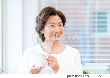 Neo senior woman lifestyle Neo senior woman lifestyle 62222363