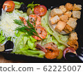 Caesar salad with shrimp in lunchbox 62225007
