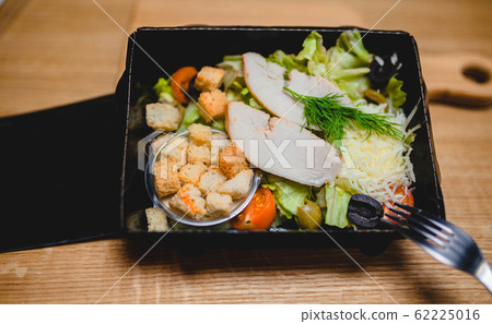 Caesar salad with chicken in lunchbox 62225016