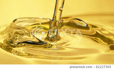 Freeze motion of pouring oil 62227305