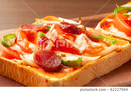 Pizza toast Pizza toast 62227994