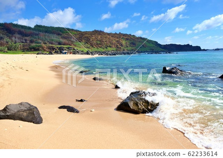 The beach with rock yellow sand and clear water under blue sky on a sunny day 62233614