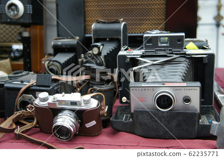 KUALA LUMPUR, MALAYSIA -DECEMBER 9, 2018: Antique camera displayed by collectors for public viewing. KUALA LUMPUR, MALAYSIA -DECEMBER 9, 2018: Antique camera displayed by collectors for public viewing. 62235771