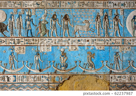 Hieroglyphic egypt carvings on ceiling 62237987