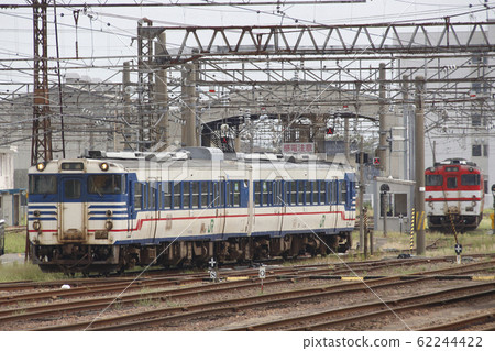 Kiha 47 changing at Sakata Station 62244422