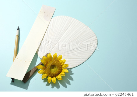 Write a summer phrase 62245461