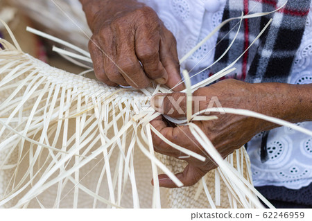 The villagers took bamboo stripes to weave 62246959