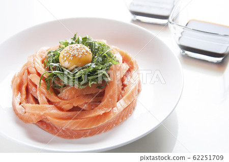 三文魚麵 62251709