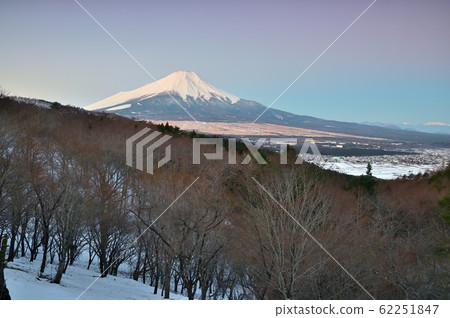 Mt.Fuji morning glow from Nijukuma Pass Mt.Fuji morning glow from Nijukuma Pass 62251847