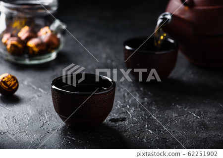 Pouring ready red tea into tea bowl 62251902