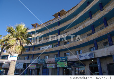 [Jordan] A 6-story facility located along the main road, Salto 62255701
