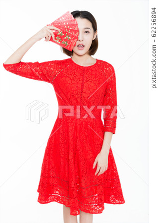 beautiful girl holding red envelope happily beautiful girl holding red envelope happily 62256894
