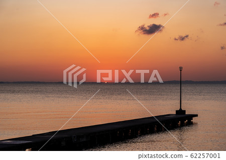 三重縣千代崎海岸的朝日 三重縣千代崎海岸的朝日 62257001