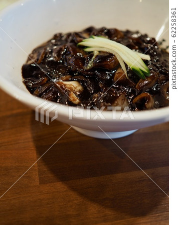 韓國料理海鮮jjajangmyeon 62258361