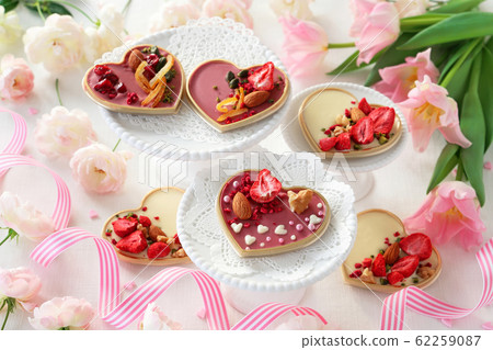 Ruby and white chocolate mandians 62259087