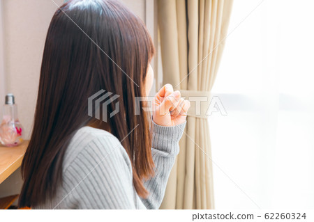 Women who cough: various diseases 62260324