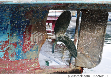 老漁船底部螺絲卡治 62260595