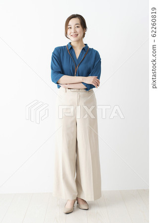 女性辦公室休閒形象 女性辦公室休閒形象 62260819