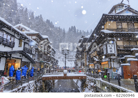 下雪的銀山溫泉 下雪的銀山溫泉 62260946