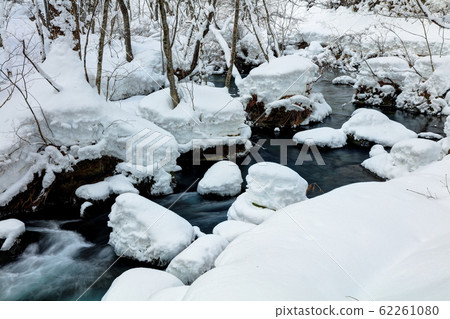 Oirase stream of winter 62261080