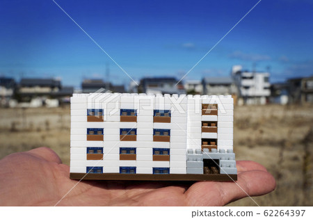 Mansion in open space 62264397