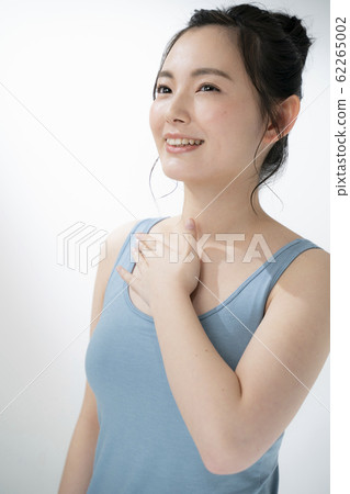 塗防曬霜的女人 62265002