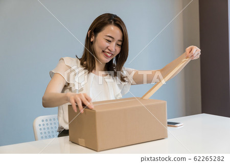 女人包裝紙板 62265282