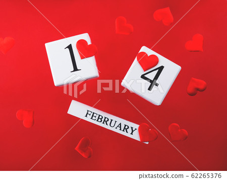 Happy valentines day concept with wooden calendar Happy valentines day concept with wooden calendar 62265376