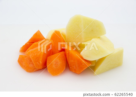 Potatoes and carrots-cooked vegetables Potatoes and carrots-cooked vegetables 62265540
