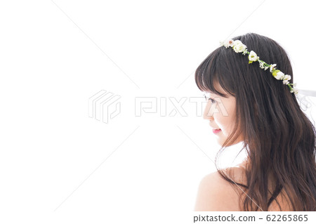 穿禮服的微笑的新娘 穿禮服的微笑的新娘 62265865