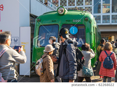 "Blue frog" in Hachiko Square in front of Shibuya Hachiko, Japan's Tokyo cityscape "Blue frog" in Hachiko Square in front of Shibuya Hachiko, Japan's Tokyo cityscape 62268022