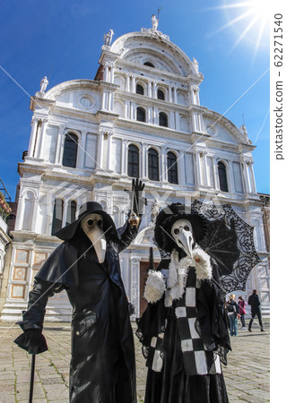 Typical carnival masks of Dottore at a traditional festival in Venice, Italy Typical carnival masks of Dottore at a traditional festival in Venice, Italy 62271540