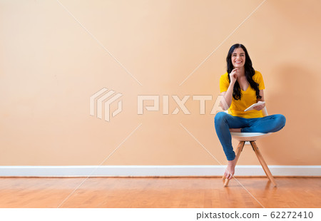 Young woman using her tablet 62272410