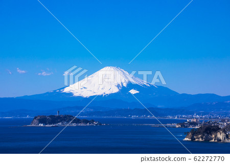 (Kanagawa Prefecture-Landscape) Enoshima and Fuji 2 seen from the hill 62272770