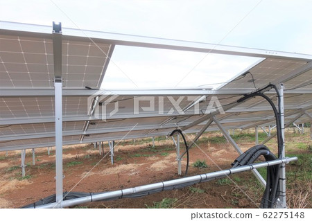 跳過面板的太陽能發電廠 跳過面板的太陽能發電廠 62275148