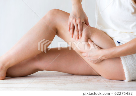 Thigh cellulite / young woman .. Thigh cellulite / young woman .. 62275482